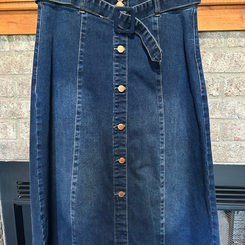 Button-Front A-Line Denim Skirt in Dark Blue